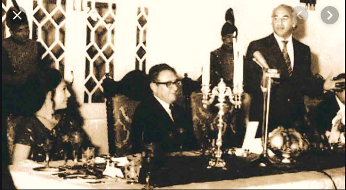 Bhutto is hosting visiting Kissinger to dinner at his home in October 1974.